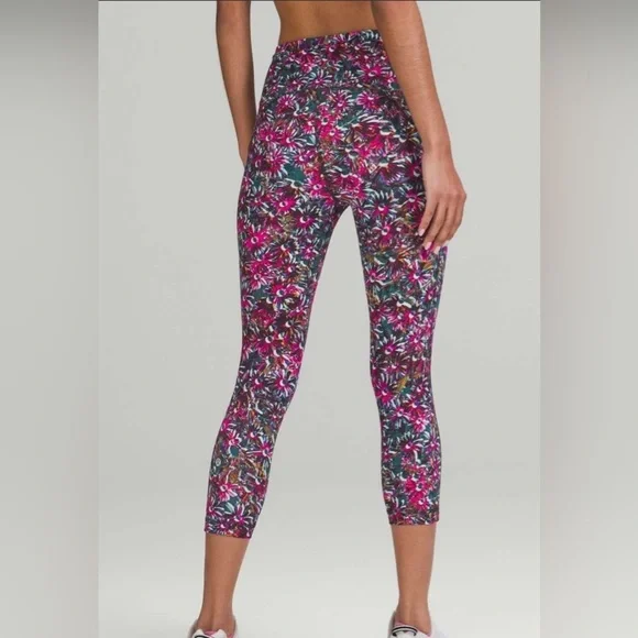 Lululemon Swift Speed High-Rise Crop 21" - Picture 2 of 6